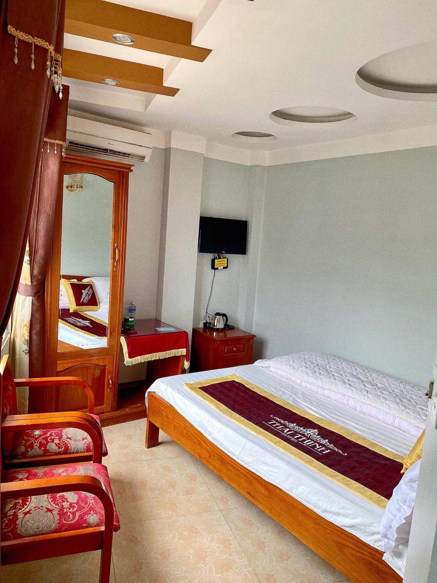 Thai Thinh Hotel Донг Ван Екстериор снимка