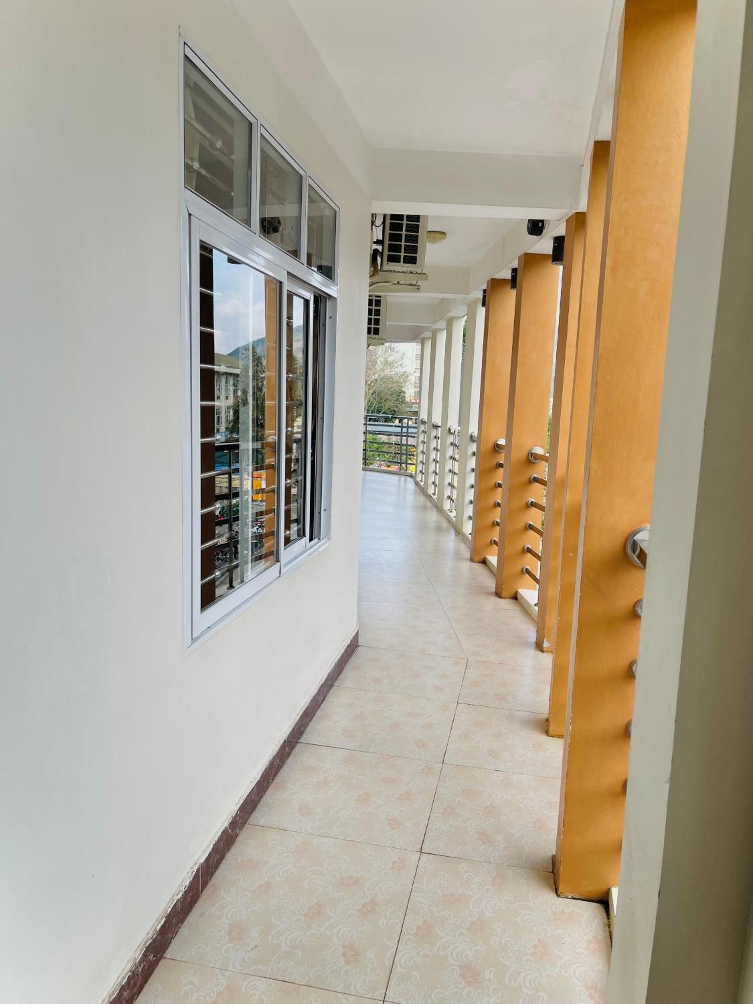 Thai Thinh Hotel Донг Ван Екстериор снимка