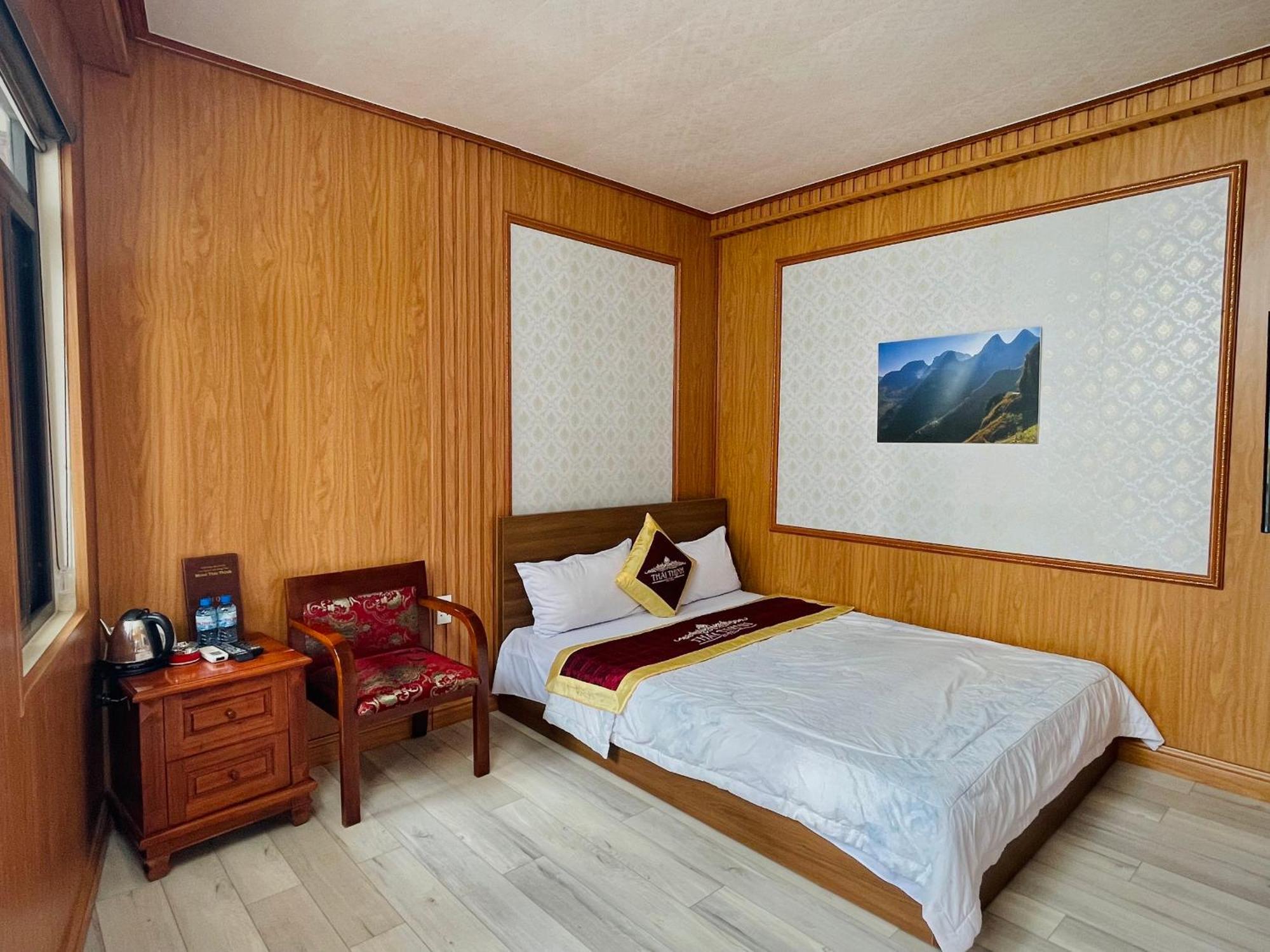 Thai Thinh Hotel Донг Ван Екстериор снимка