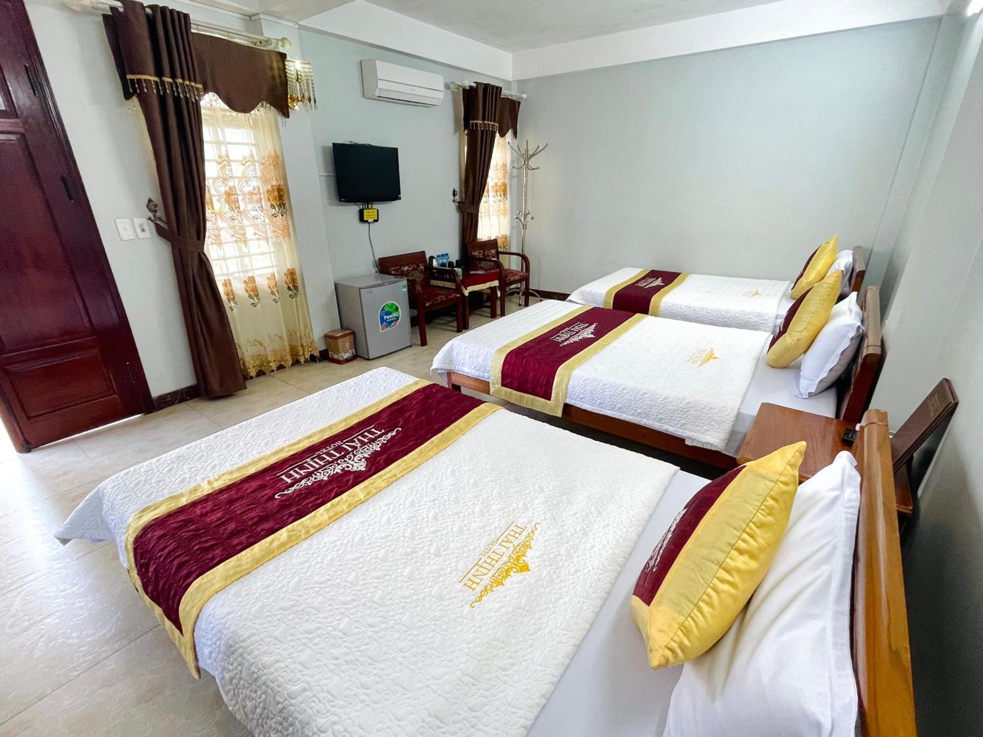 Thai Thinh Hotel Донг Ван Екстериор снимка
